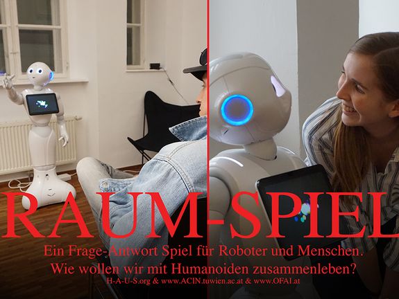 Raum-Spiel mit humanoidem Roboter