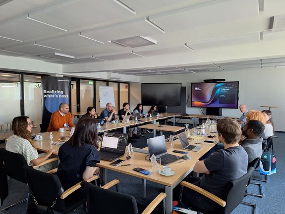 [Translate to English:] Executive MBA Space Architecture bei Beyond Austria