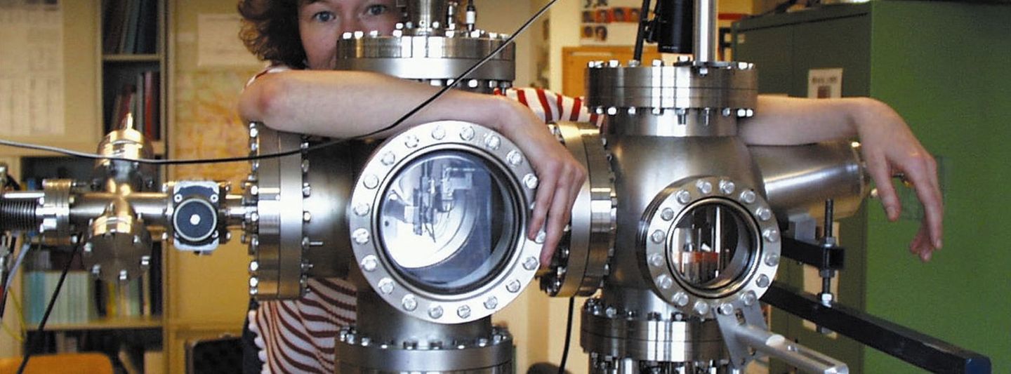 Physicist of TU Wien staying in the lab.