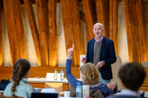 Professor am Rednerpult