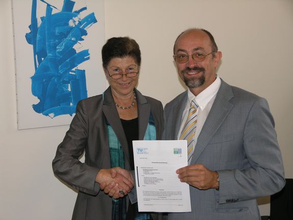 li.: Direktorin HR Dr. Martha-Maria Simon (Bundesamt für Wasserwirtschaft), re.: Prof. Günter Blöschl (TU Wien) li.: Direktorin HR Dr. Martha-Maria Simon (Bundesamt für Wasserwirtschaft), re.: Prof. Günter Blöschl (TU Wien)