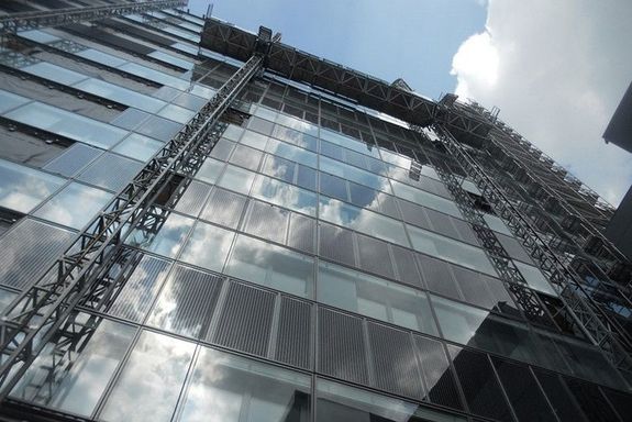 Plus energy high-rise facade