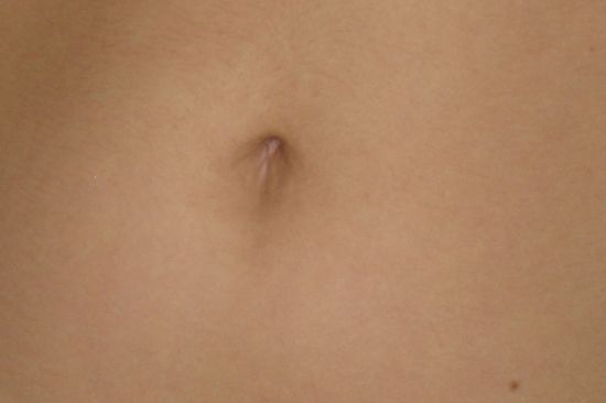 Bauchnabel (Copyright Eva Kaliwoda, pixelio.de)