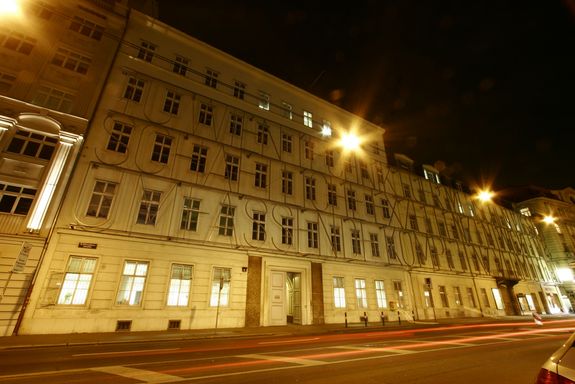 Front view Favoritenstrasse at night