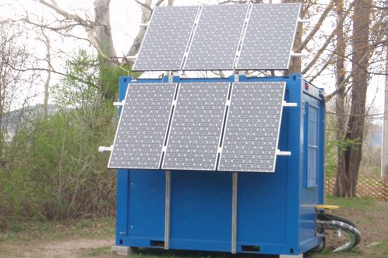Die Messstation – ausgestattet mit Solarzellen