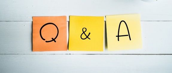 [Translate to English:] Post its saying Q and A