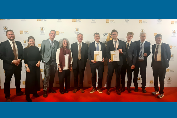 Gruppenfoto Menschen stehend