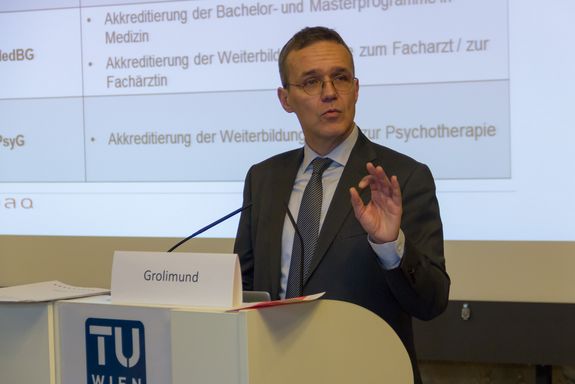 Dr. Christoph Grolimund bei der Prozesserklärung