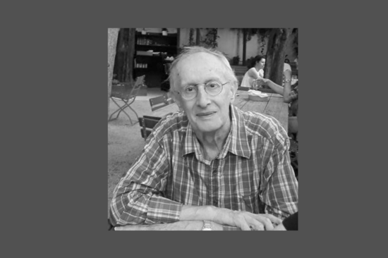 On a grey background the black and white portrait of Ewald Balcar.