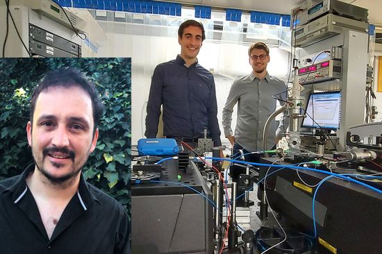 Sebastian Schönhuber und Benedikt Limbacher im Labor an der TU Wien. Kleineres Bild: Nicolas Bachelard (Institut für Theoretische Physik) 