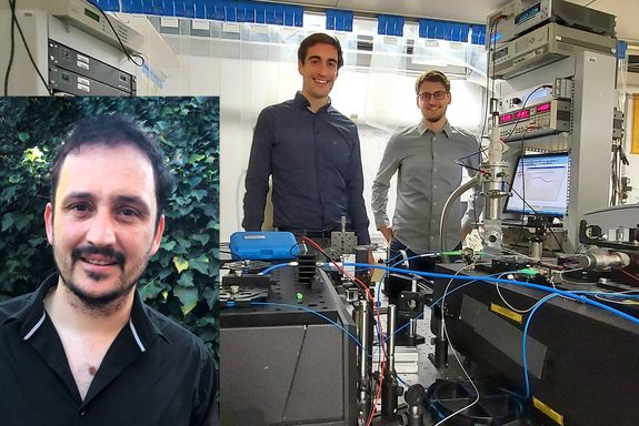 Sebastian Schönhuber und Benedikt Limbacher im Labor an der TU Wien. Kleineres Bild: Nicolas Bachelard (Institut für Theoretische Physik)