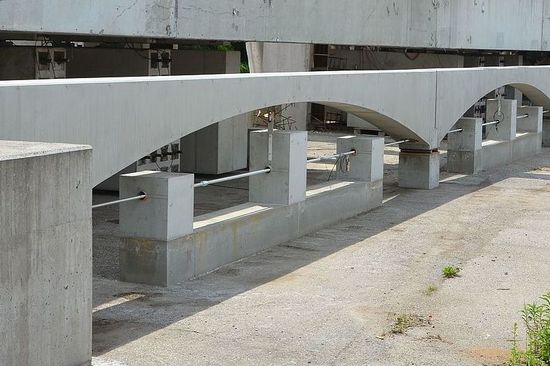 Photo Three-span concrete arches - with link to PDF ‘INTEGRAL ARCH BRIDGE OF UNLIMITED LENGTH’