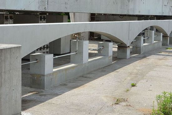  Photo Dreifeldrige Betonbögen  - mit Link to PDF "INTEGRAL ARCH BRIDGE OF UNLIMITED LENGTH"