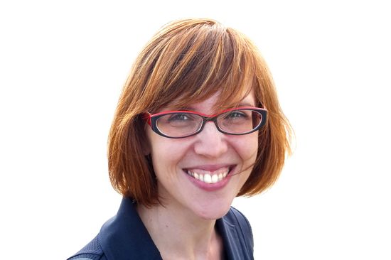 Freundliches Portrait von Julia Eisenberg