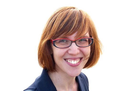 Freundliches Portrait von Julia Eisenberg