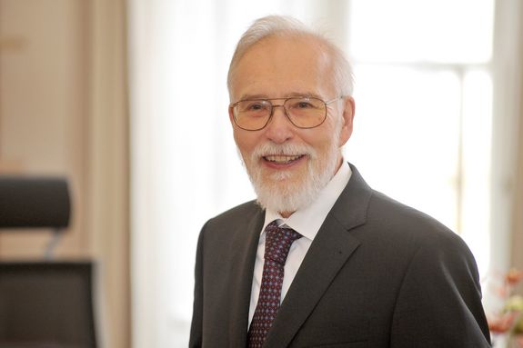 Porträtfoto von Karl Riedling