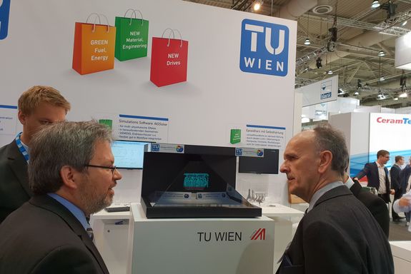 Prof. Dr. Joachim Schöberl (left) introduces Vice-Rector Fröhlich (right) to the secrets of the NGSolve software.