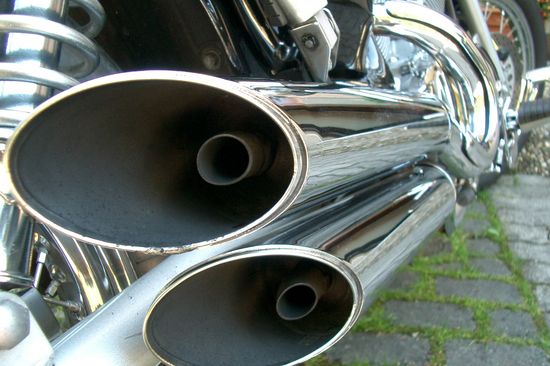 Auspuff (Copyright: R.-B., pixelio.de)