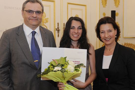 v.l.n.r.: Georg Reiser, Personalmanager VOEST Alpine (Sponsor), Christina Keinert, Bundesministerin Gabriele Heinisch-Hosek (Quelle: BKA/HBF)