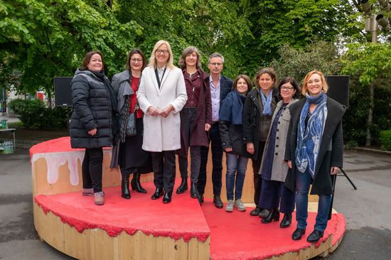 v.l.n.r.: Nicole Berger-Krotsch, Veronica Kaup-Hasler, Anna Steiger, Birgit Hebein, Christian Kühn, Doris Krüger, Christine Hohenbüchler, Barbara Holub, Lea Halbwidl