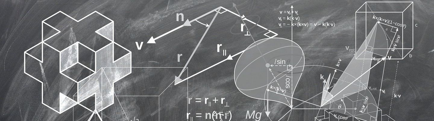 Diverse geometrische Formen, Vektoren und Formeln stehen auf einer Tafel.