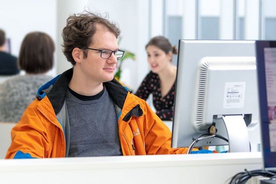 Bild von einem Internet Raum