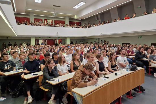 Hörsaal mit Studierenden