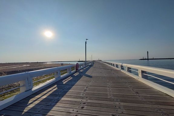 Holzsteg am Meer