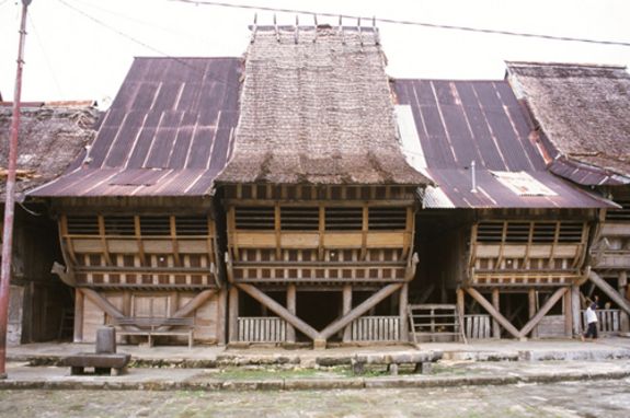 Abb. 2: Süd-Nias: Bawamathalou (Foto: Erich Lehner)