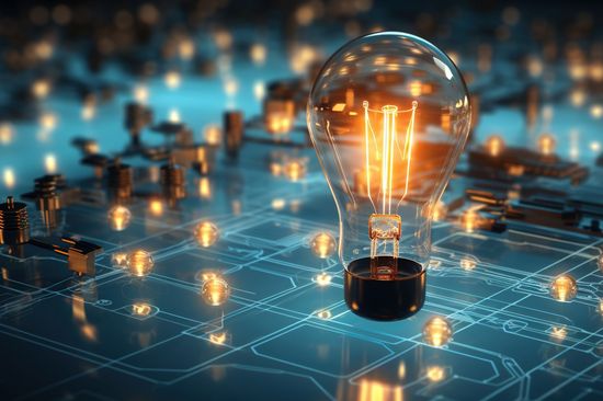 Glühbirne auf einer Leiterplatte mit vielen anderen Glühbirnen im Hintergrund