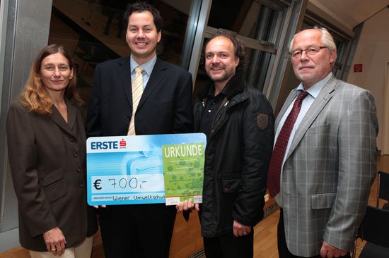 v.l.n.r.: ao Univ. Prof. Dr. Regina Sommer (Leiterin ICC Water & Health, MedUni), der Preisträger DI. Dr. Georg Reischer, Privatdozent  Dr. Andreas Farnleitner (Leiter ICC Water & Health, TU Wien) sowie Senatsrat Dr. Wolfgang Zerobin (Leiter Wiener Wasserwerke, MA31)