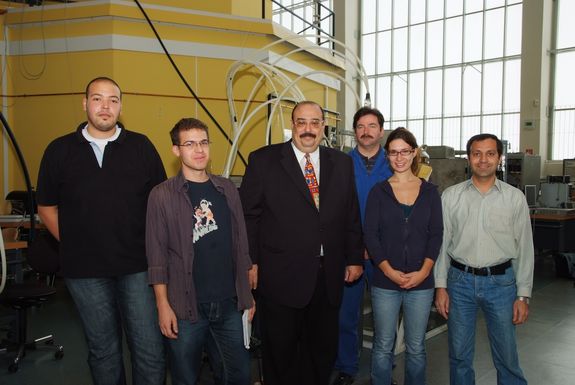 Prof. Saleh Ismail und sein Team Prof. Saleh Ismail und sein Team