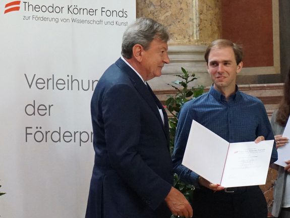 Thomas Schachinger erhält den Körner-Preis von Herbert Tumpel. Thomas Schachinger erhält den Körner-Preis von Herbert Tumpel.