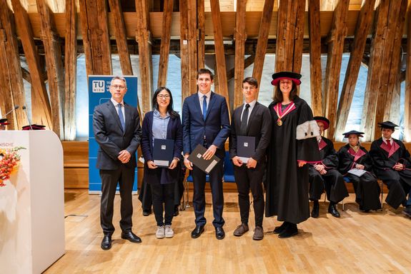 Gruppenfoto: Daniel Löckner, Miao Chien, Felix Eder, Christoph Schattauer und Jasmin Gründling-Riener (von links)