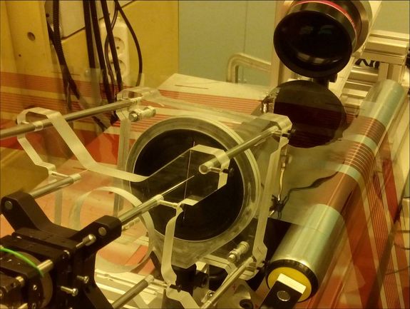 [Translate to English:] Anwendung der Beschichtungsmessung im “Roll-to-roll”-Druck für organische Photovoltaik (OPV)