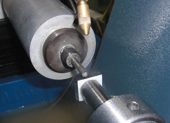 Bearbeitung eines ultraschallangeregten Werkstücks mit einer Hochgeschwindigkeitsspindel