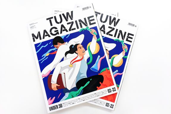 Aufgefächerte TUW.Magazine auf weißem Untergrund.