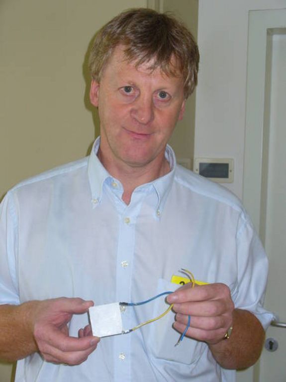 Daniel Grumiller erhitzt die Raumzeit - zumindest am Papier.