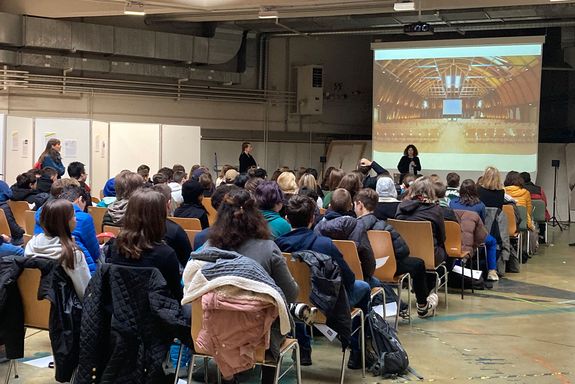 Begrüßung der Schüler_innen zu "Technik bewegt"