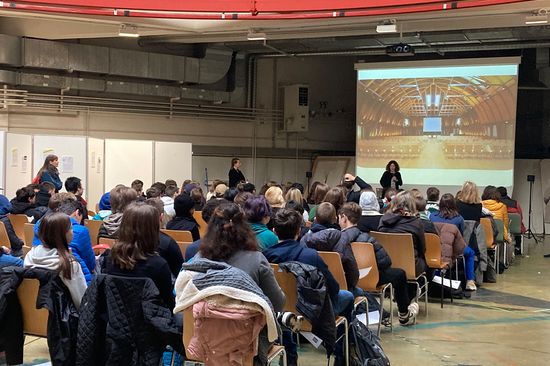 Begrüßung der Schüler_innen zu "Technik bewegt"