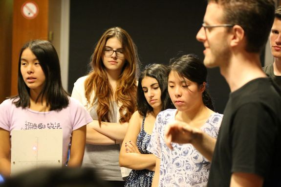 Für die meisten SchülerInnen eine ganz neue Erfahrung: Direkter Kontakt mit SpitzenforscherInnen