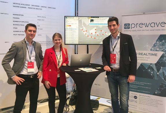 Das Prewave-Team rund um Lisa Madlberger (Mitte)