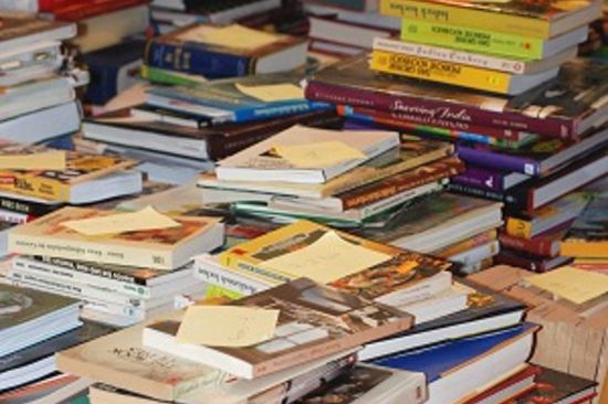 Von vorne links: Prof. Erdenebaatar, Dr. Anna Pimenov, Dr. K. Hradil, Prof. Jav Davaasambuu, Unipräsident Prof. Tumur-Ochir, Dekan Fröhlich, Prof. Bat-Ireedui. Von hinten links: Dr. Nyamdelger Shirchinnamjil, Prof. Grothe, Prof. Rupprechter.