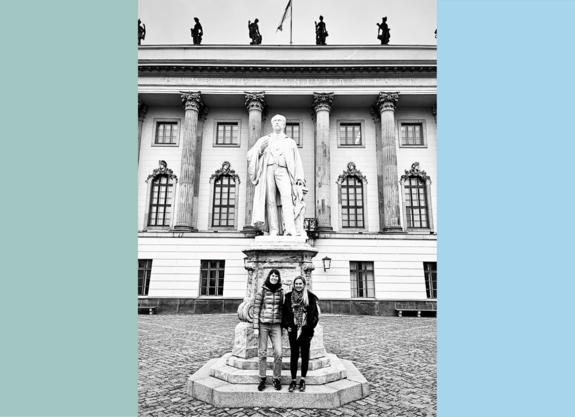 Die TU Wien Compliance Officers vor dem Hauptgebäude der Humbold Universität.