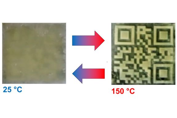 Ein olivgrünes Plastikteil, daneben dasselbe Teil nach Erhitzung, mit gut sichtbarem QR-Code