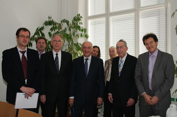 Walter Schwaiger (Institut für Managementwissenschaften), Wilfried Sihn (Institut für Managementwissenschaften), Walter Schwaiger (Institut für Managementwissenschaften), Wilfried Sihn (Institut für Managementwissenschaften), Adalbert Prechtl (Vizerektor für Lehre), Honorarprofessor Herbert Demel samt Gattin, Hans-Peter Lenz (Institut für Fahrzeugantriebe und Automobiltechnik) samt Gattin, Bernhard Geringer (Dekan der Fakultät für Maschinenwesen und Betriebswissenschaften)