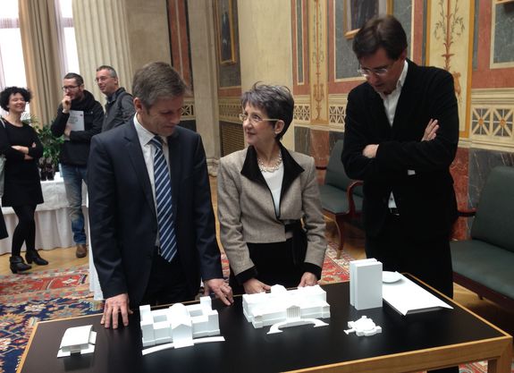 v.l.n.r: Bundesminister Ostermayer, Nationalratspräsidentin Prammer, Studiendekan Kühn