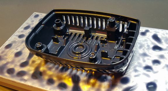 Komplexe Formteile in Spritzgussqualität - mit dem neuen 3D-Drucker Caligma 200 von Cubicure