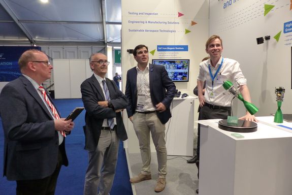 Vice Rector Prof. Johannes Fröhlich visiting the TU Wien Stand at the FIA 2022 – 01