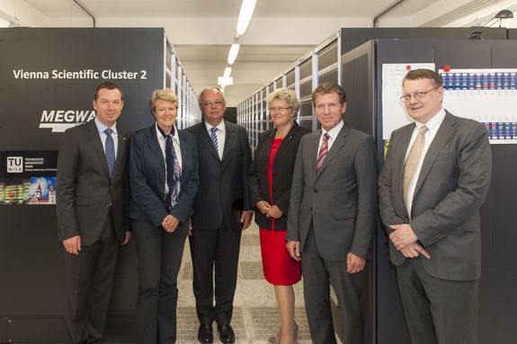 v.l.nl.r.: Vizerektor Georg Haberhauer (BOKU), Vizerektorin Sabine Schindler (Universität Innsbruck), Rektor Heinz W. Engl (Universität Wien), Rektorin Sabine Seidler (TU Wien), Bundesminister Karlheinz Töchterle, Dekan Franz Wotawa (TU Graz)